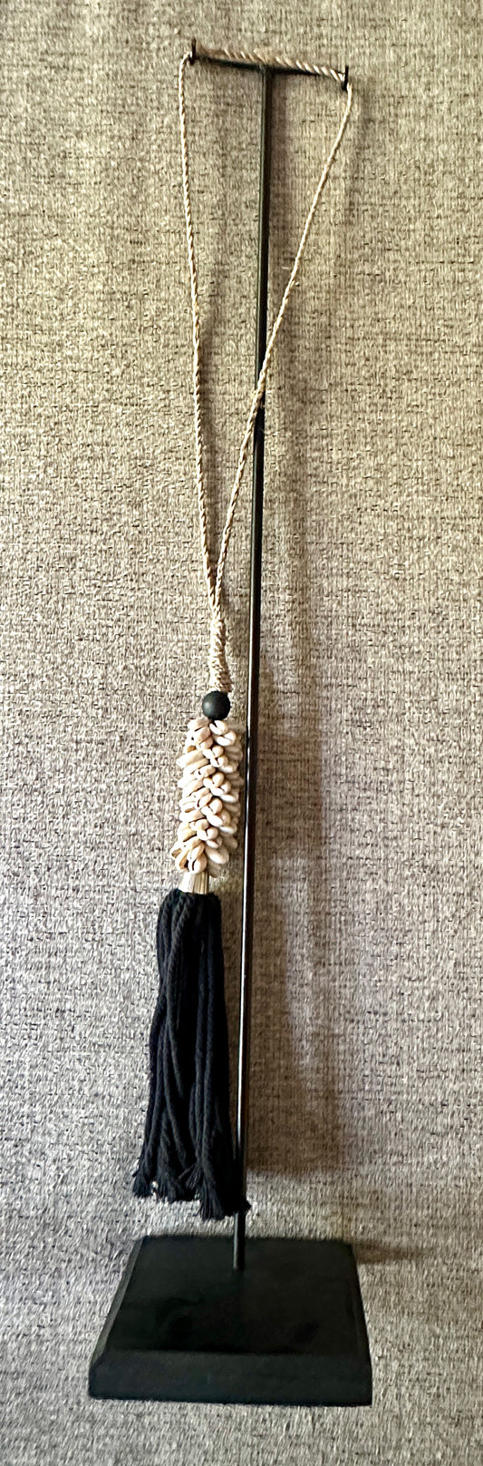 Decorative Shell Necklace (25in) - SN04R