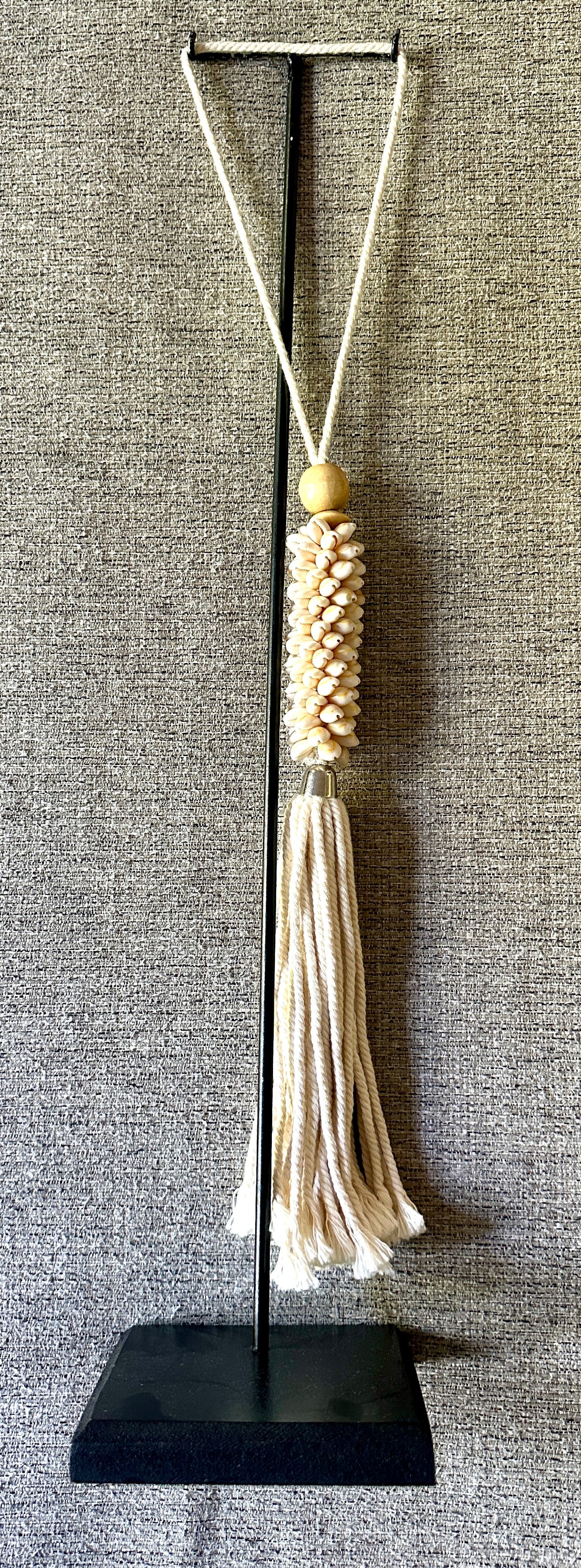 Decorative Shell Necklace (22in) - SN05W