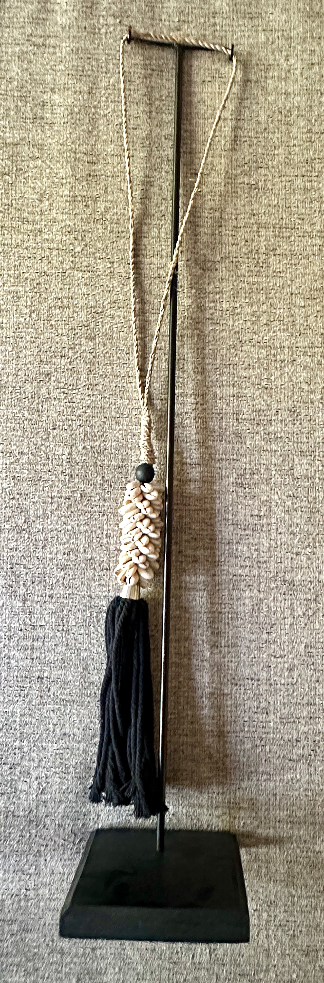 Decorative Shell Necklace (25in) - SN04R